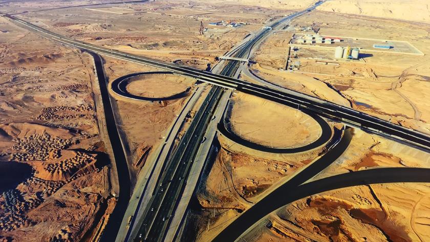 Iranpress: Pres. Rouhani inaugurates 158-km-long Ghadir freeway