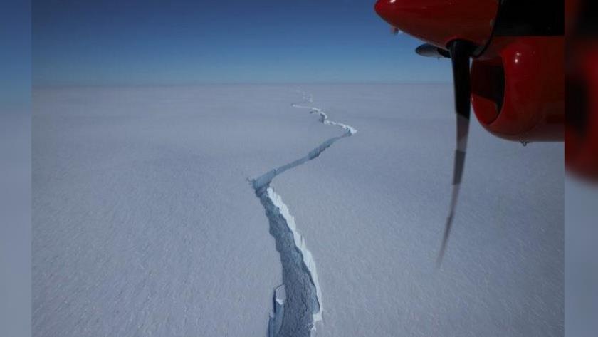 Iranpress: Iceberg size of Los Angeles breaks off from Antarctica