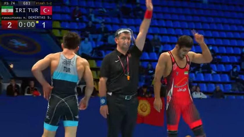 Iranpress: Iranian wrestlers bag colorful medals in Ukraine competitions