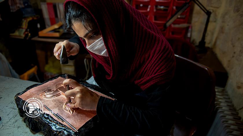 Iranpress: Handicrafts, preservation of original Iranian arts in Shiraz