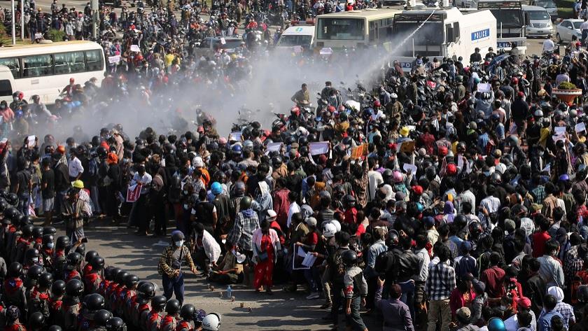 Iranpress: Myanmar crackdown on protests, widely filmed, sparks outrage