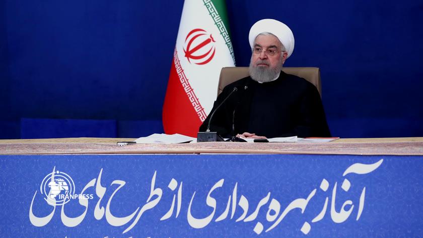 Iranpress: 1400; year of overcoming COVID-19: Rouhani