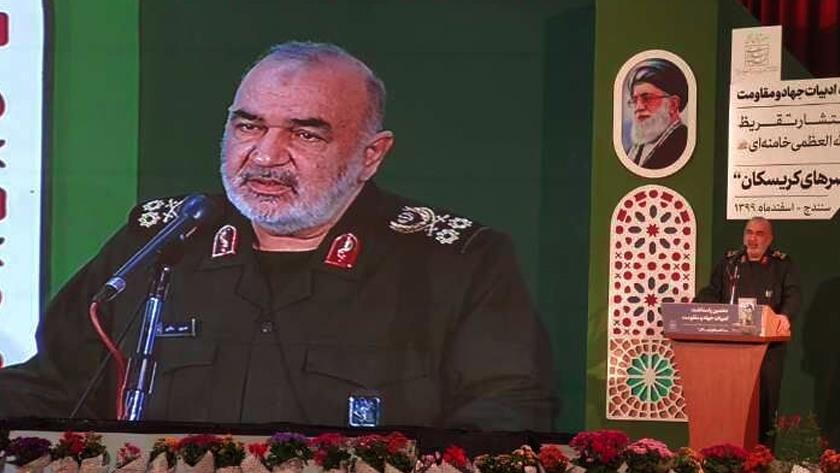 Iranpress: Iranian resistance; role model for whole world: IRGC Chief Commander