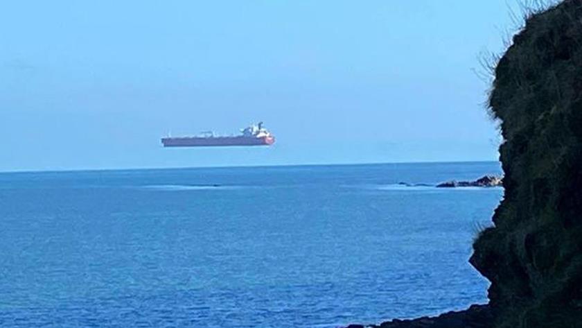 Iranpress: Mysterious giant ship seen hovering over water