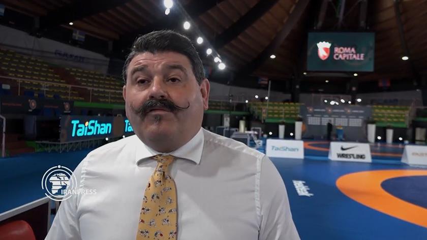 Iranpress: Italian expert admires Iranian wrestlers 