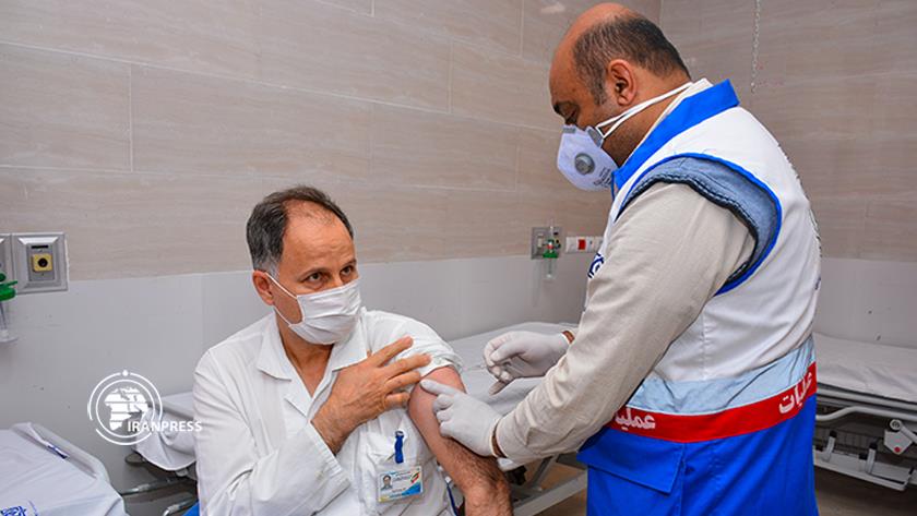 Iranpress: Iran injects second dose of COVID vaccine in Qazvin