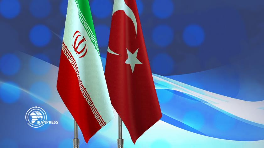 Iranpress: Iran stresses expansion of ties with Turkey
