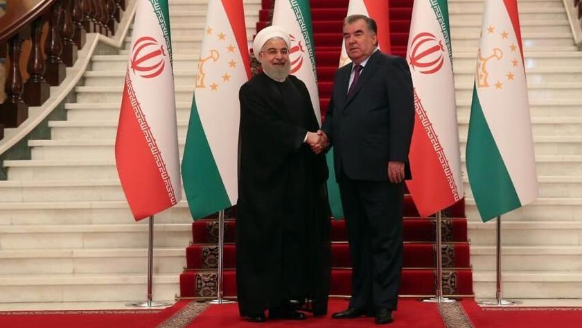 Iranpress: Tajik president congratulates Rouhani on Nowruz