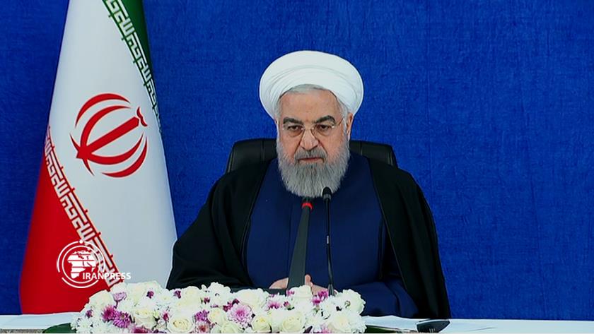 Iranpress: Government aim is contain corona and stop sanction: President Rouhani