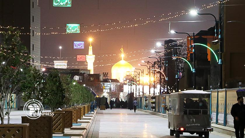 Iranpress: Iranians celebrate Mid-Sha
