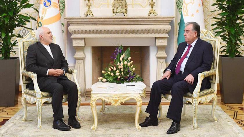 Iranpress: FM Zarif, Tajik President stress boosting ties