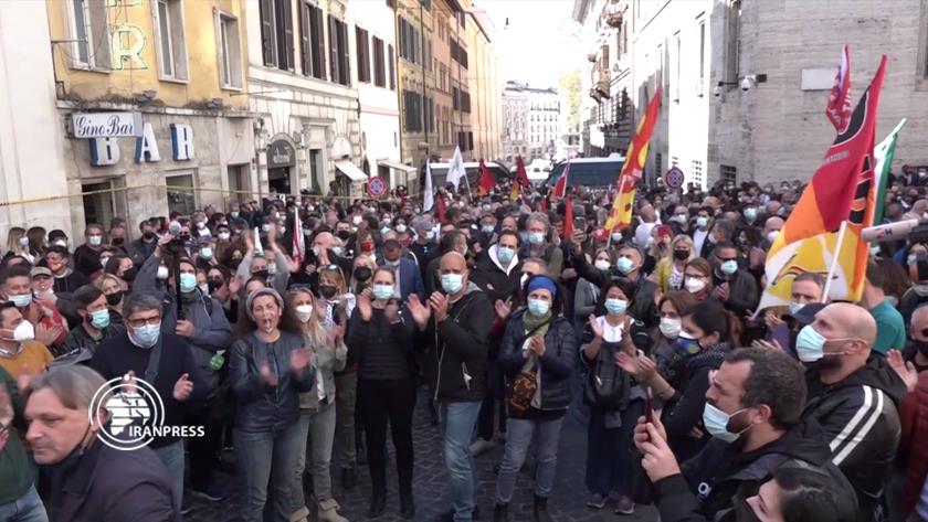 Iranpress:  Alitalia employees protest in Rome
