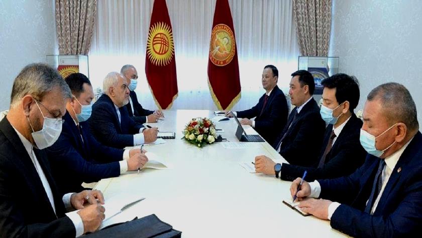 Iranpress: Zarif meets with Kyrgyz President