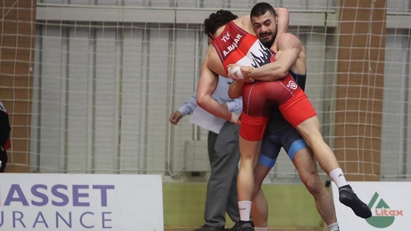 Iranpress: Iranian wrestlers bag 2 gold medals 