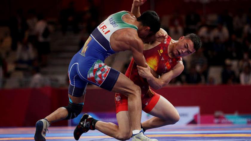 Iranpress: Iran’s Greco-Roman wrestler wins bronze in Kazakhstan  