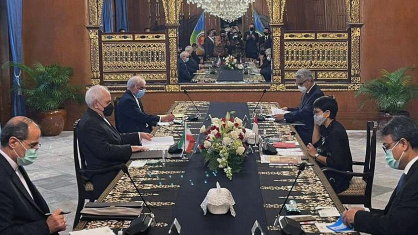 Iranpress: FM Zarif urges finalizing preferential tariff agreement with Indonesia