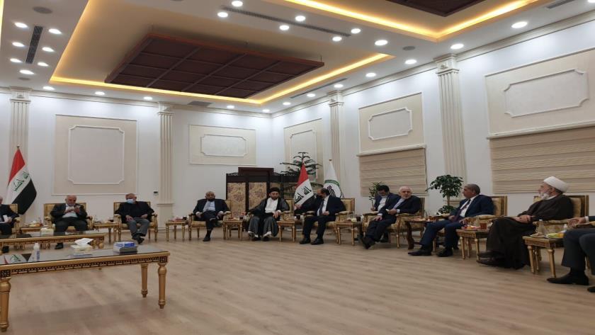 Iranpress: Zarif meets influential Iraqi Shia political figures