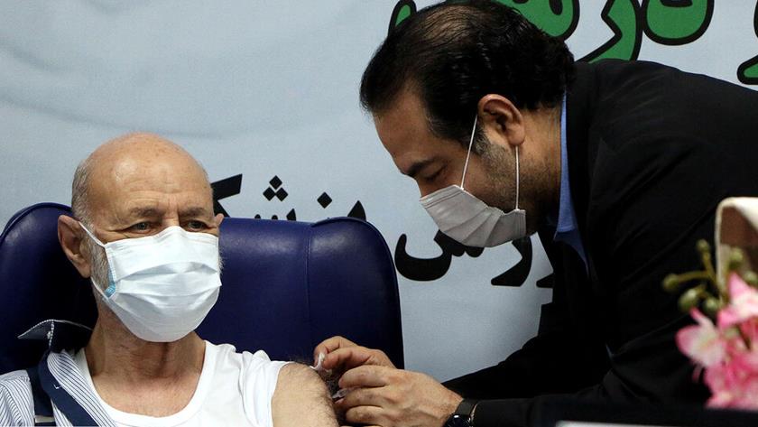 Iranpress: Vaccination of 80-year old Iranians kicks off in Tabriz, Iran