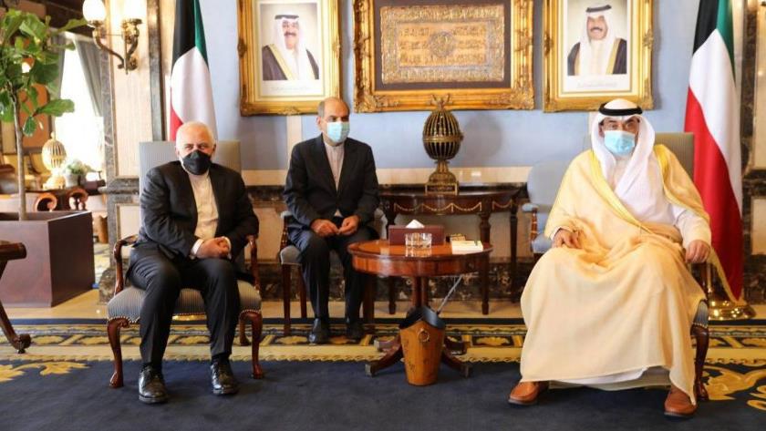 Iranpress: Zarif, Prime Minister of Kuwait meet