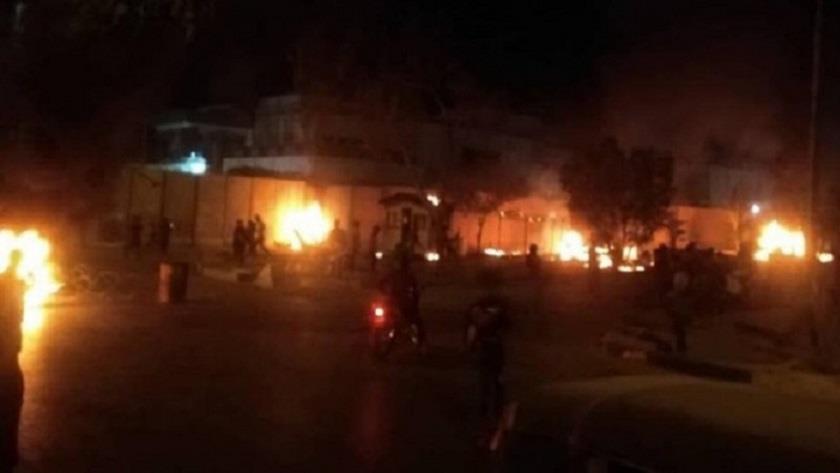 Iranpress: Rioters attack Iranian consulate in Karbala