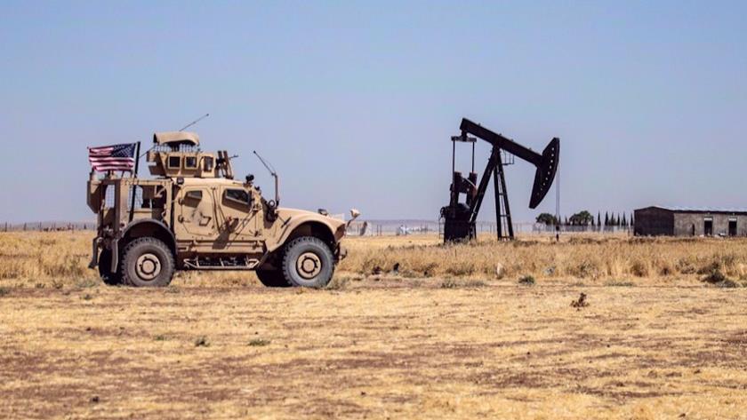 Iranpress: US troops smuggle 88 trucks of oil, wheat from Syria to Iraq