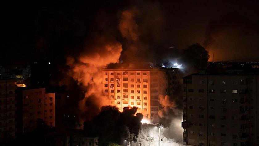 Iranpress: Tel Aviv inflames after Israel destroys residential tower in Gaza 