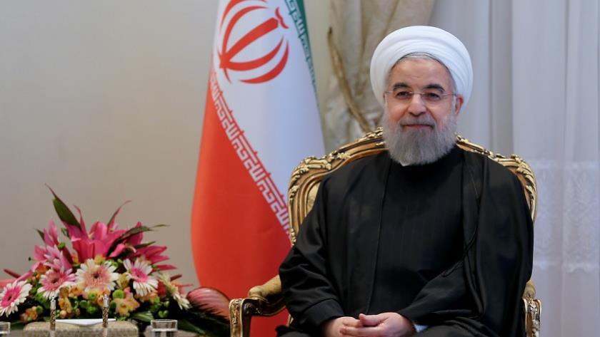 Iranpress: Rouhani felicitates Eid al-Fitr to leaders of Islamic countries