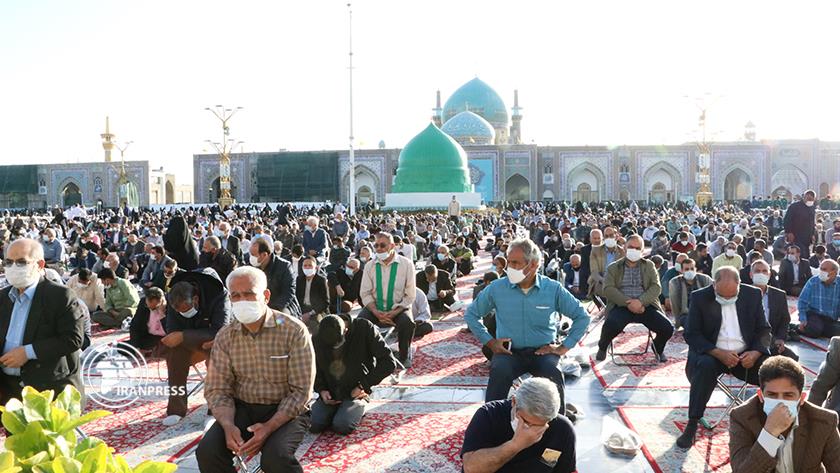 Iranpress: Eid al-Fitr prayer held in Imam Reza Shrine, Mashhad