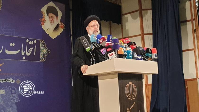 Iranpress: Raisi: Interacting with countries, solving people