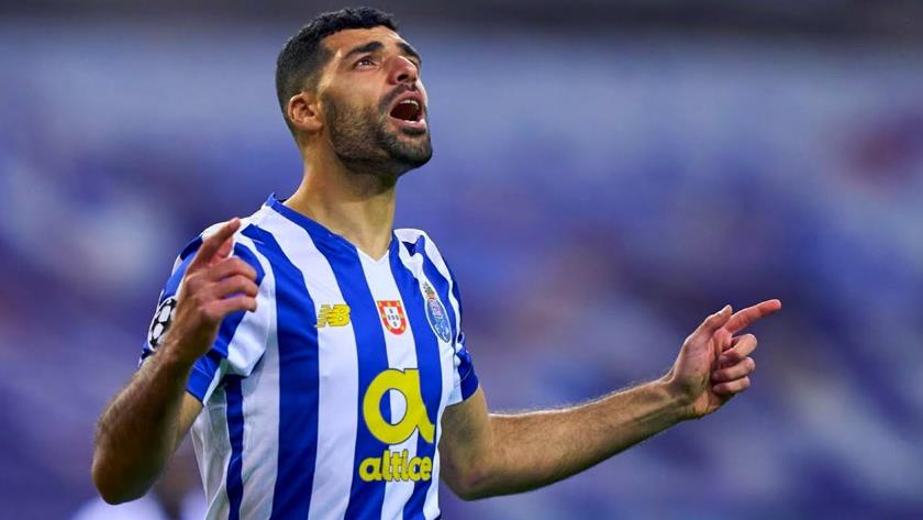 Iranpress: Iranian footballer becomes AFC