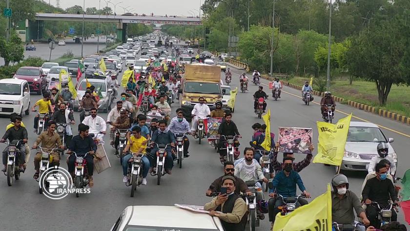 Iranpress: Pakistani youth hold motorcade rally in support of Palestine
