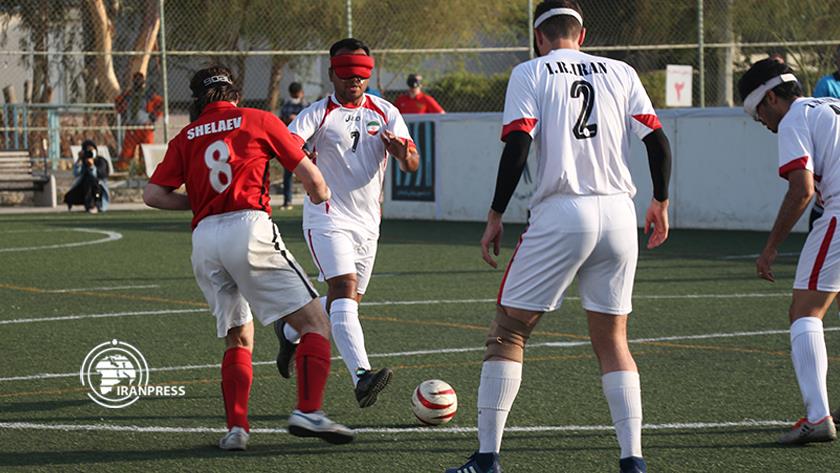 Iranpress: Kish Island hosts friendly football match between Iran and Russia