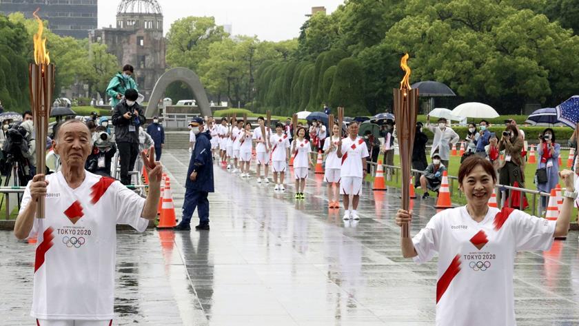 Iranpress: Olympic torch relay goes through empty Hiroshima park 