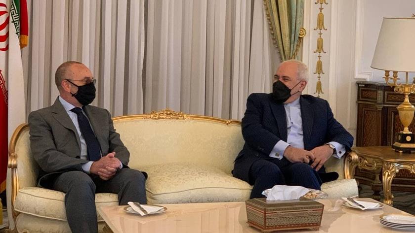 Iranpress: Zarif meets pres. of Foreign Affairs Committee in Italian Senate