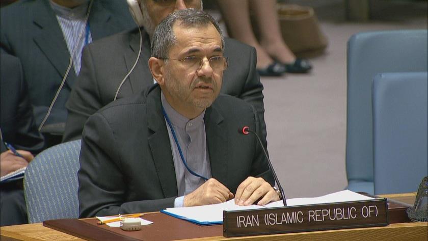 Iranpress: Iran emphasizes territorial integrity of Syria