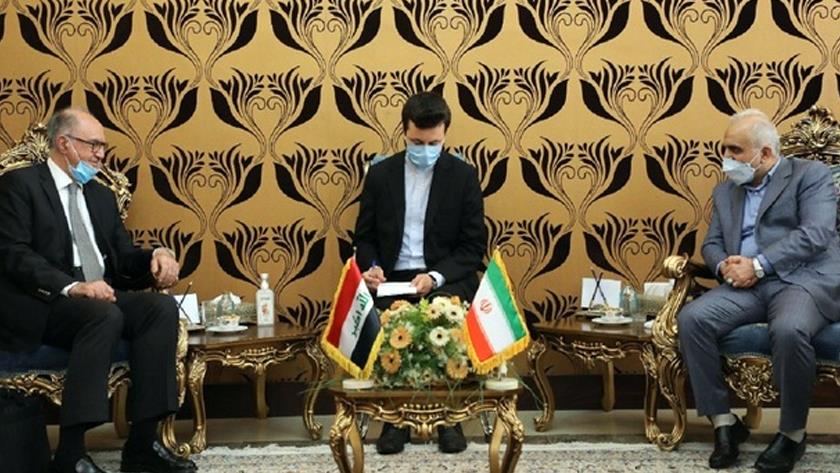 Iranpress: Iran, Iraq expand customs cooperation