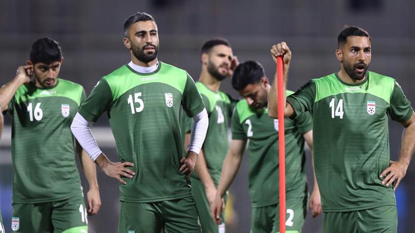Iranpress: Iranian national football team holds first training session in Manama