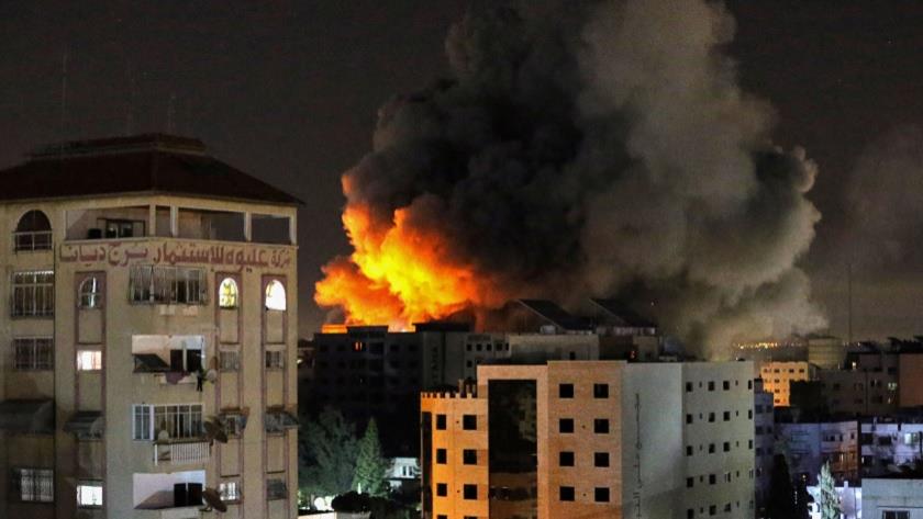 Iranpress: Israeli regime launches airstrikes at Gaza Strip after flag march