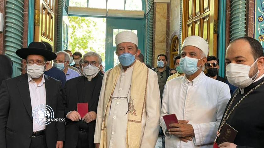 Iranpress: Religious minorities take part in elections