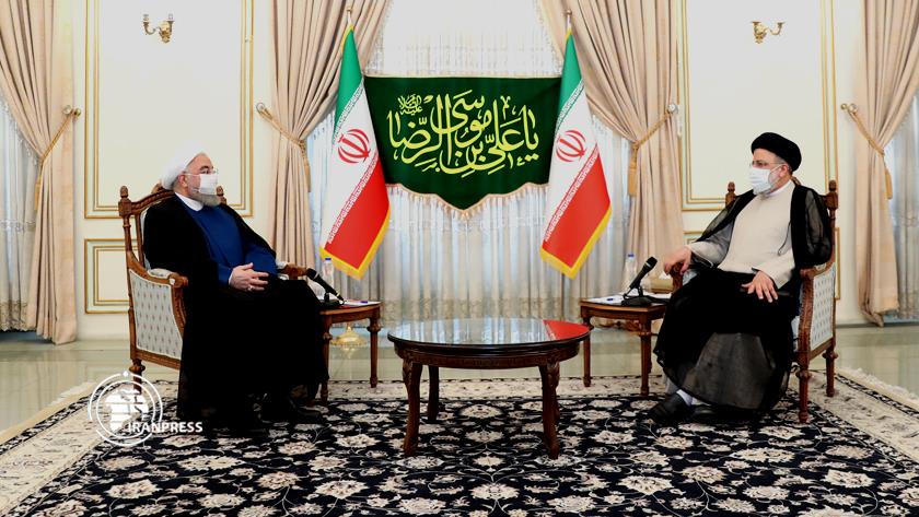 Iranpress: President Rouhani meets President-elect Raisi