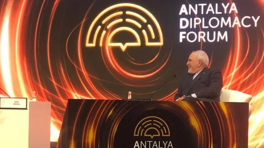 Iranpress: Zarif delivers speech in Antalya Diplomacy Forum
