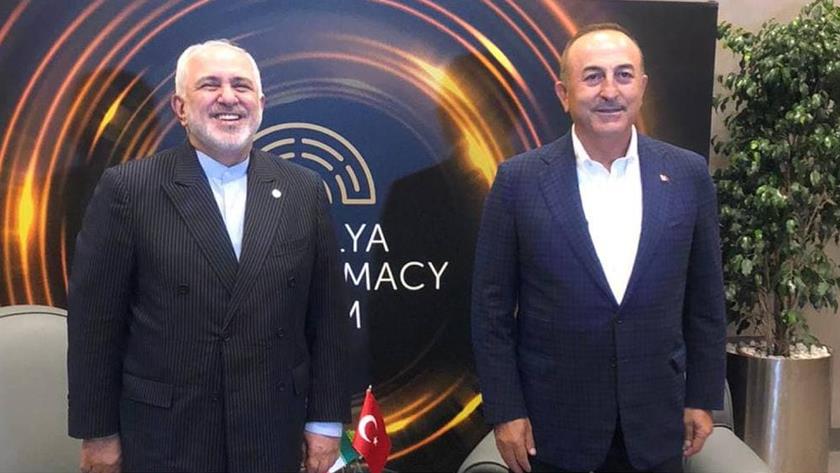 Iranpress: Zarif meets Turkish Foreign Minister