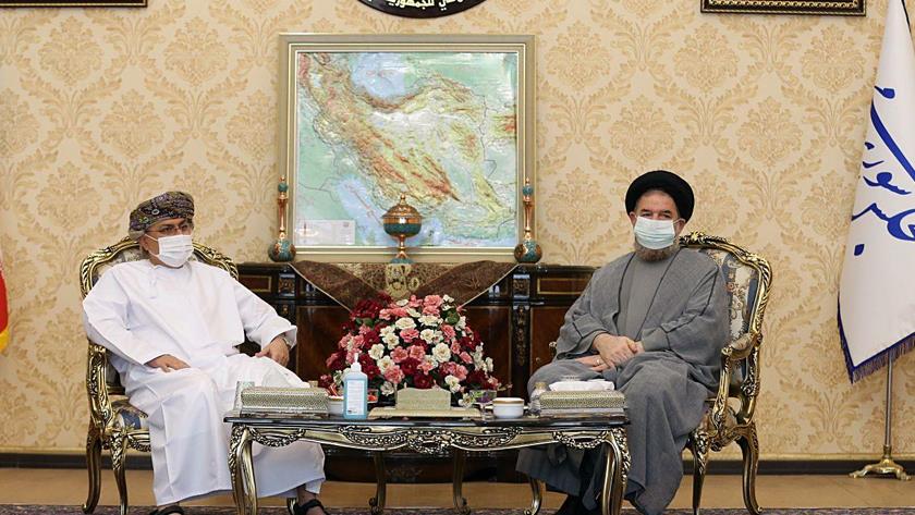 Iranpress: Iran, Oman stress strengthening friendly relations