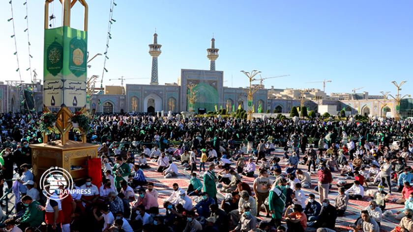 Iranpress: Auspicious birth anniversary of Imam Reza held in Razavi shrine 