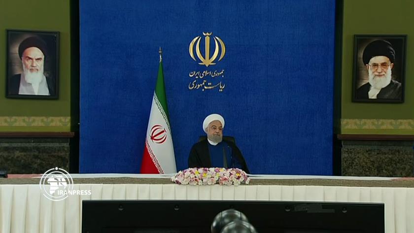 Iranpress: President Rouhani inaugurates industrial projects nationwide
