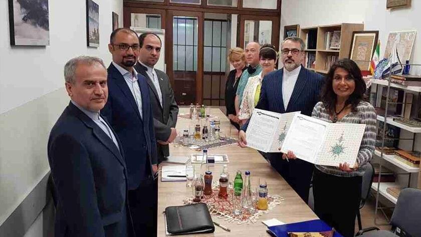 Iranpress: Iran, Serbia sign scientific, academic agreement