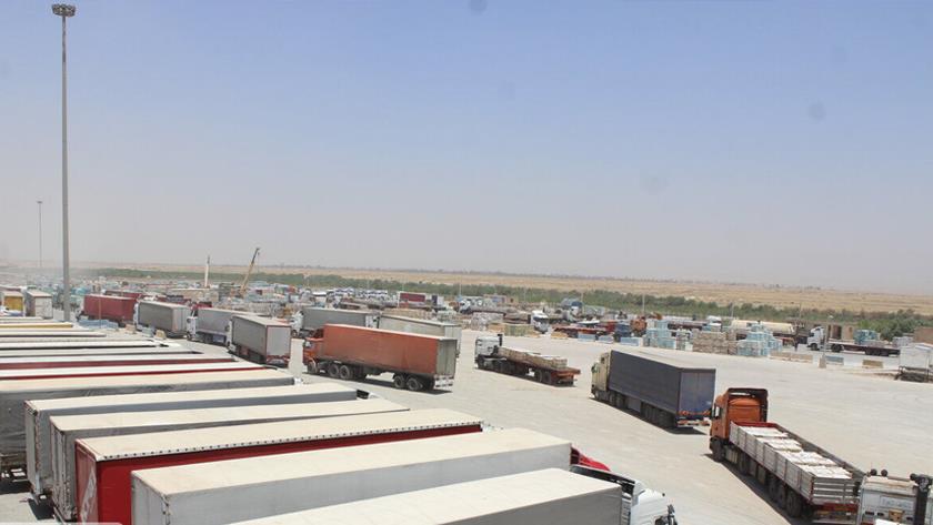 Iranpress: Iran exports $291 million worth of goods to Iraq from Mehran border