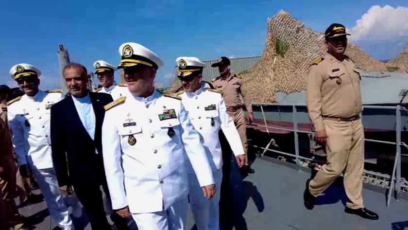 Iranpress: Putin special military boat at Iran Navy Commander service