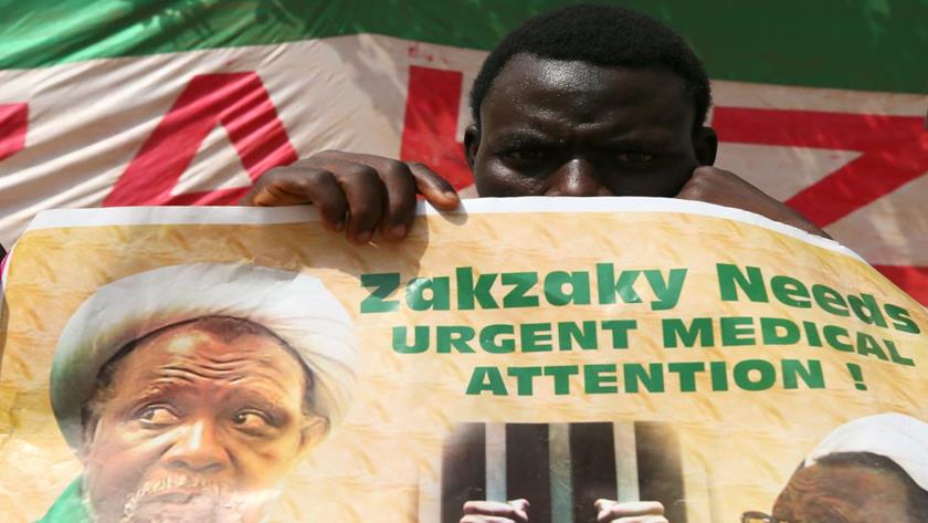 Iranpress: Zakzaky leaves Nigeria for treatment 