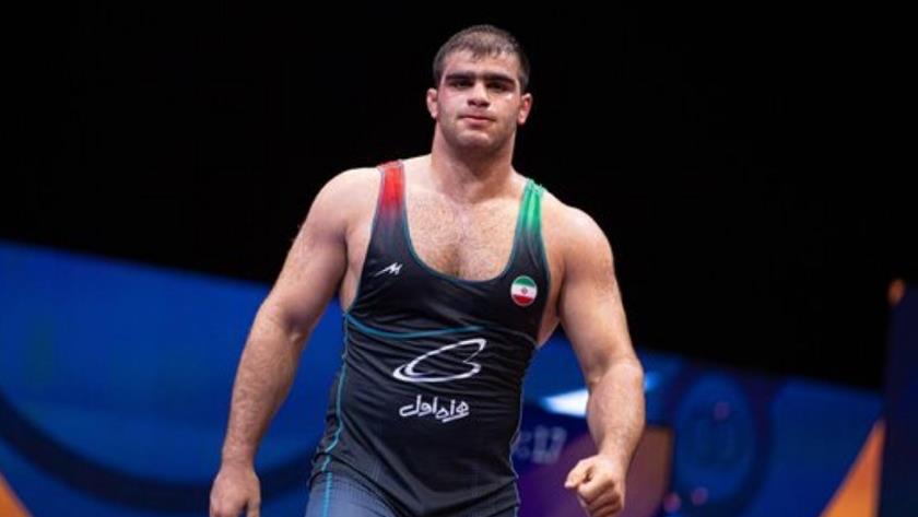 Iranpress: Iranian Greco-Roman wrestler emerges victorious